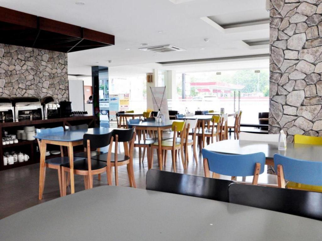 Nite And Day Jodoh Square Hotel Batam