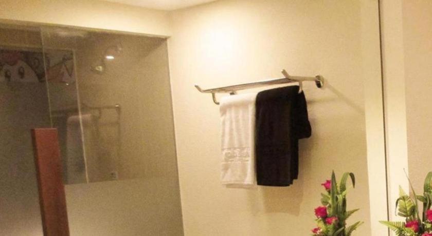 Nite And Day Jodoh Square Hotel Batam